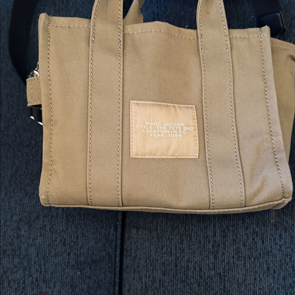 Marc Jacobs The Tote Bag tan canvas with black strap - Picture 5 of 7